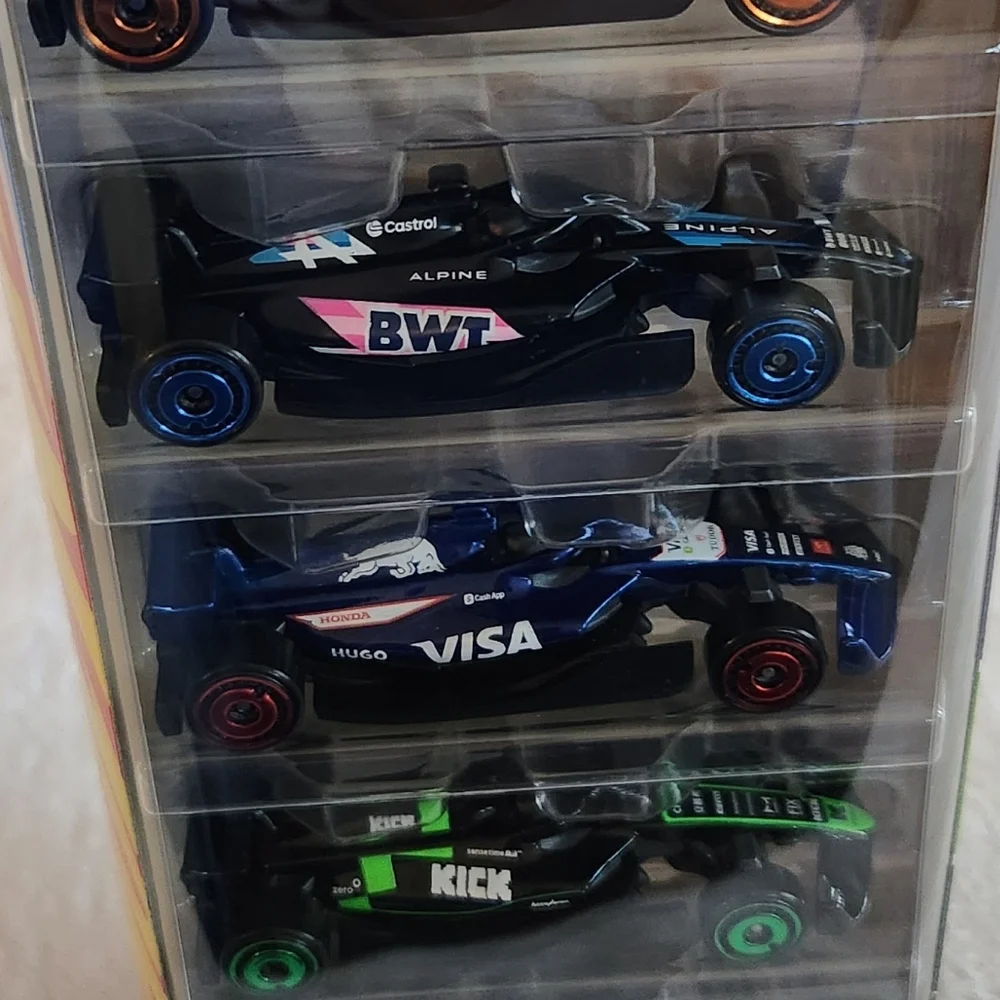 🏎️🏁Hot Wheels Formula 1 Toy Car Set – 5 Cars – 2024 Edition – NWT – Multicolor